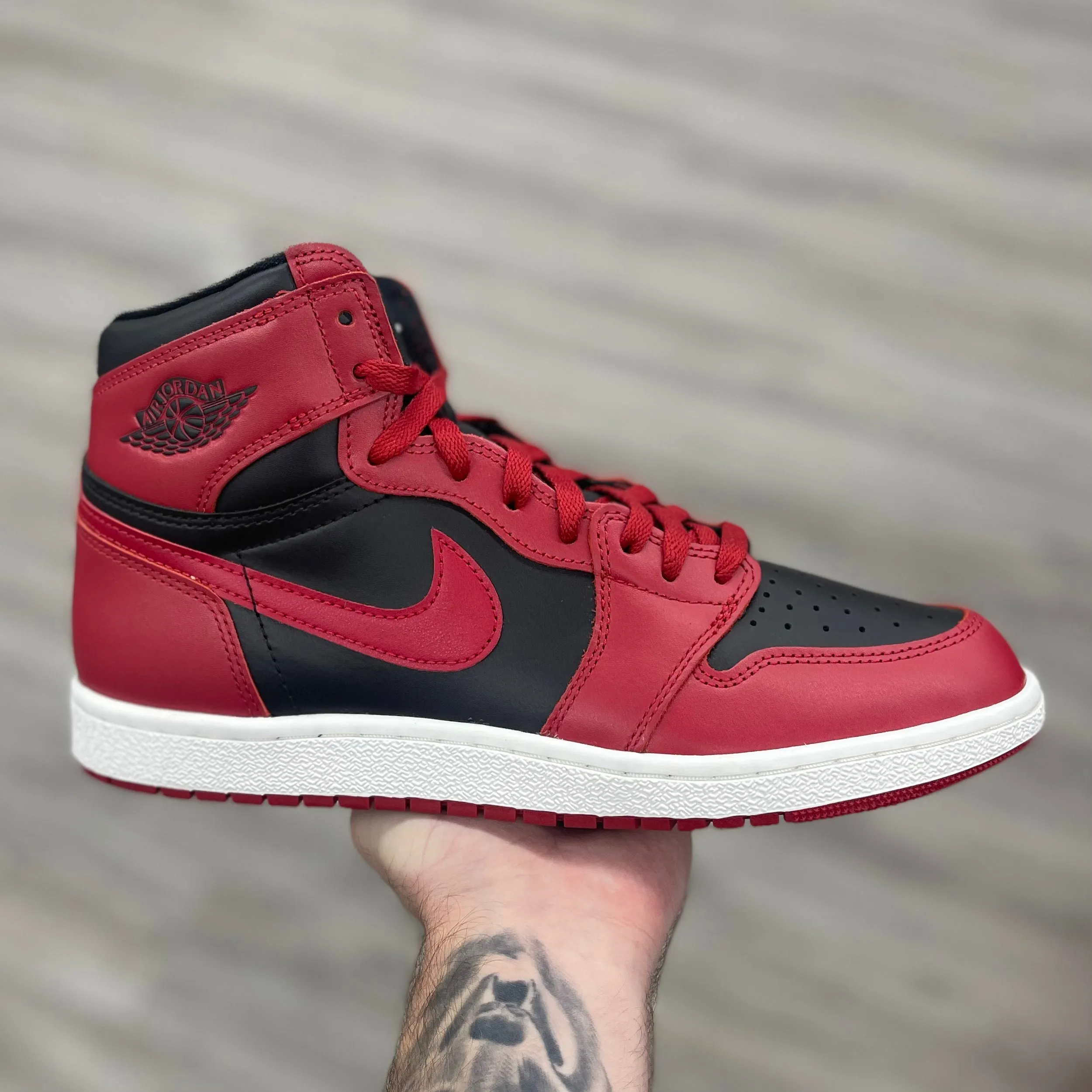 Air Jordan 1 Retro “85 Varsity Red”