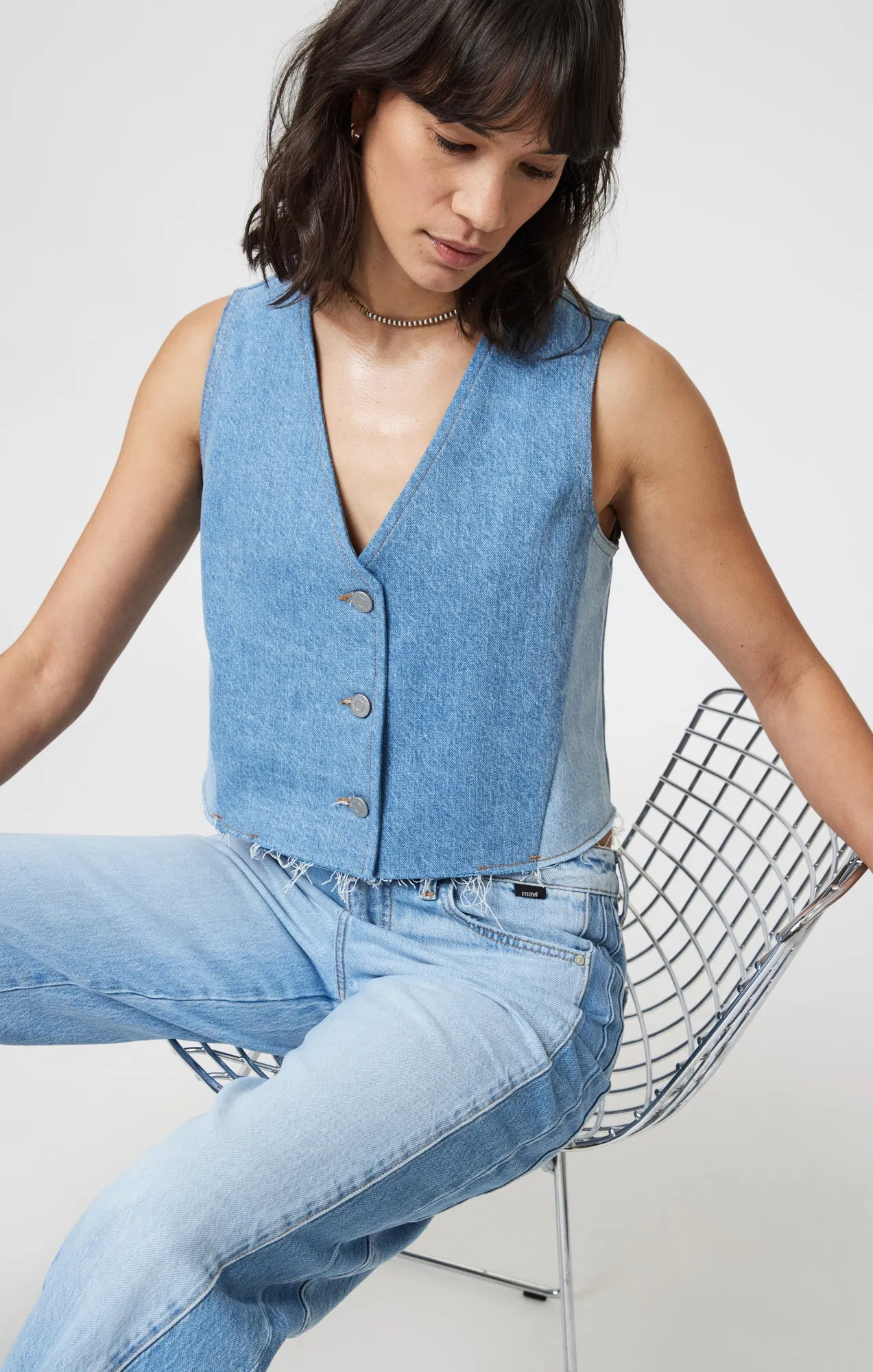 PEONY VEST IN BLOCKING DENIM