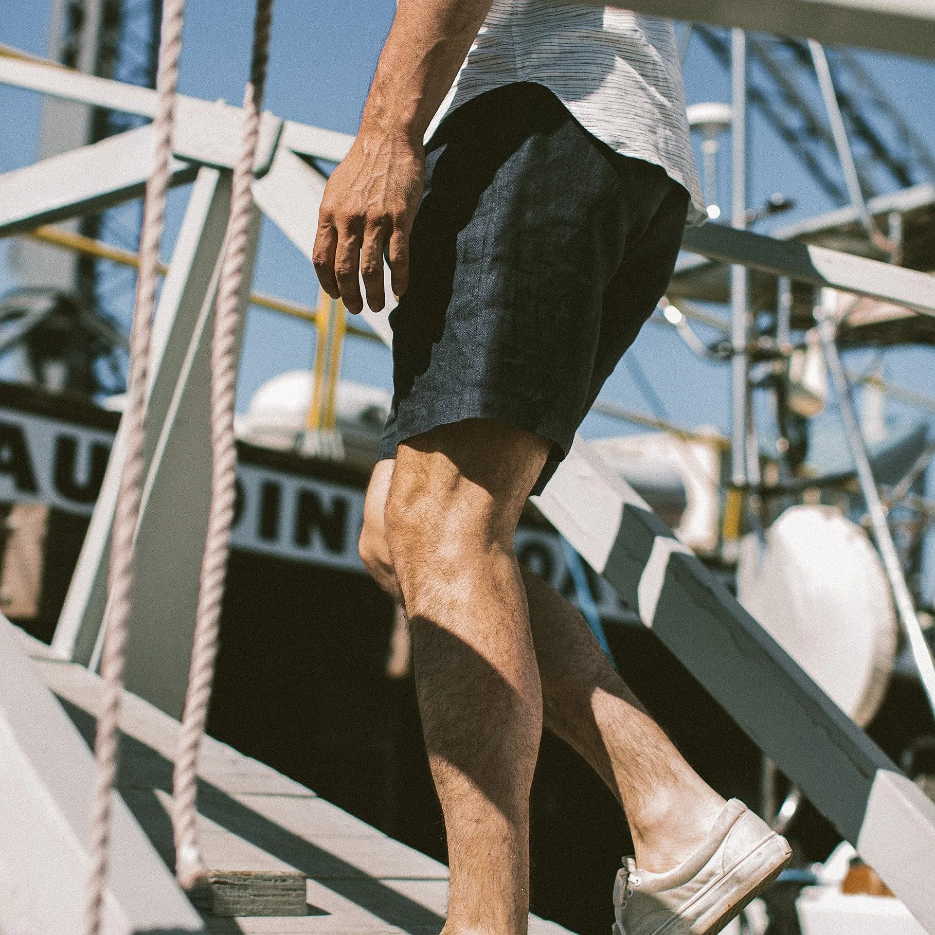 The Maritime Short in Navy Linen Herringbone