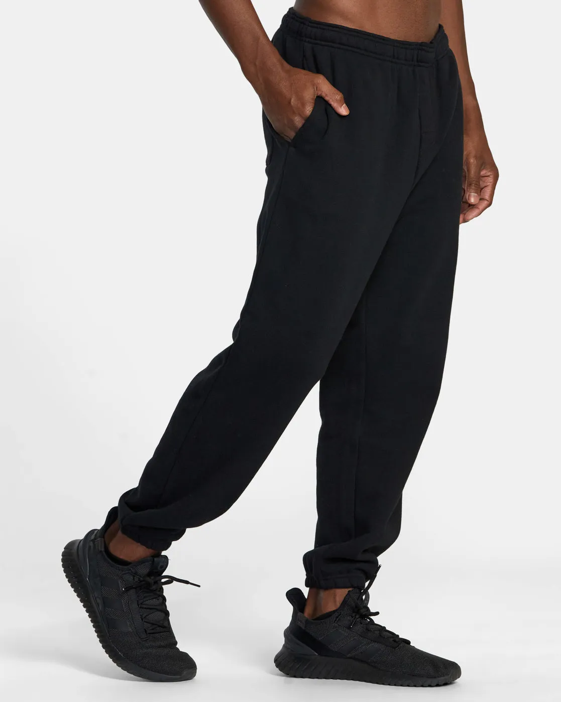 VA Essential Joggers - Black