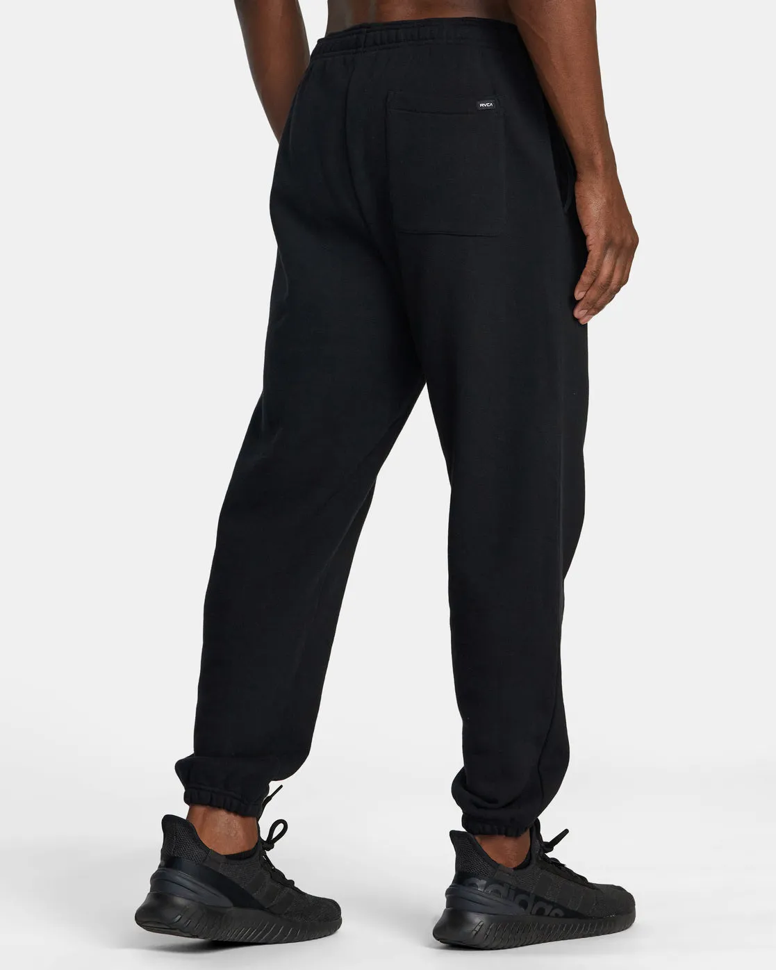 VA Essential Joggers - Black